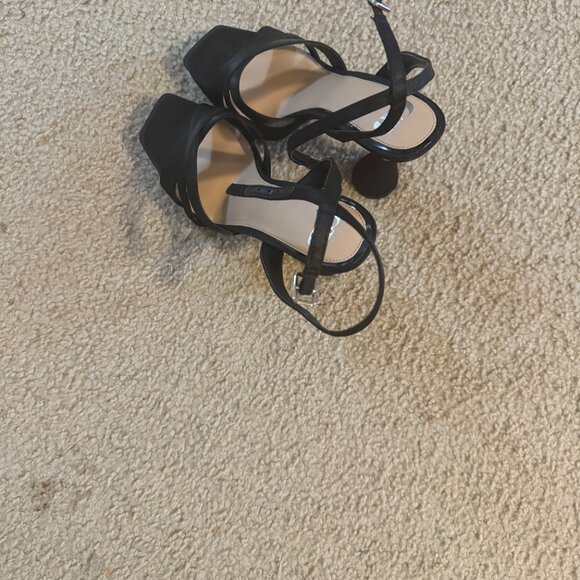 Shoes - Picture 5 of 6